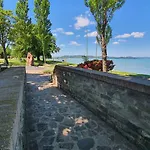 公寓 Lakefront In Zamardi-balaton 55199 *